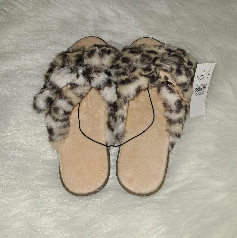 LOFT Faux Fur Buckle Slippers | Small - Picture 4 of 7